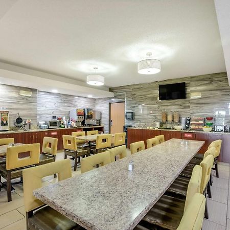 Best Western Waukesha Grand Pewaukee Exterior photo