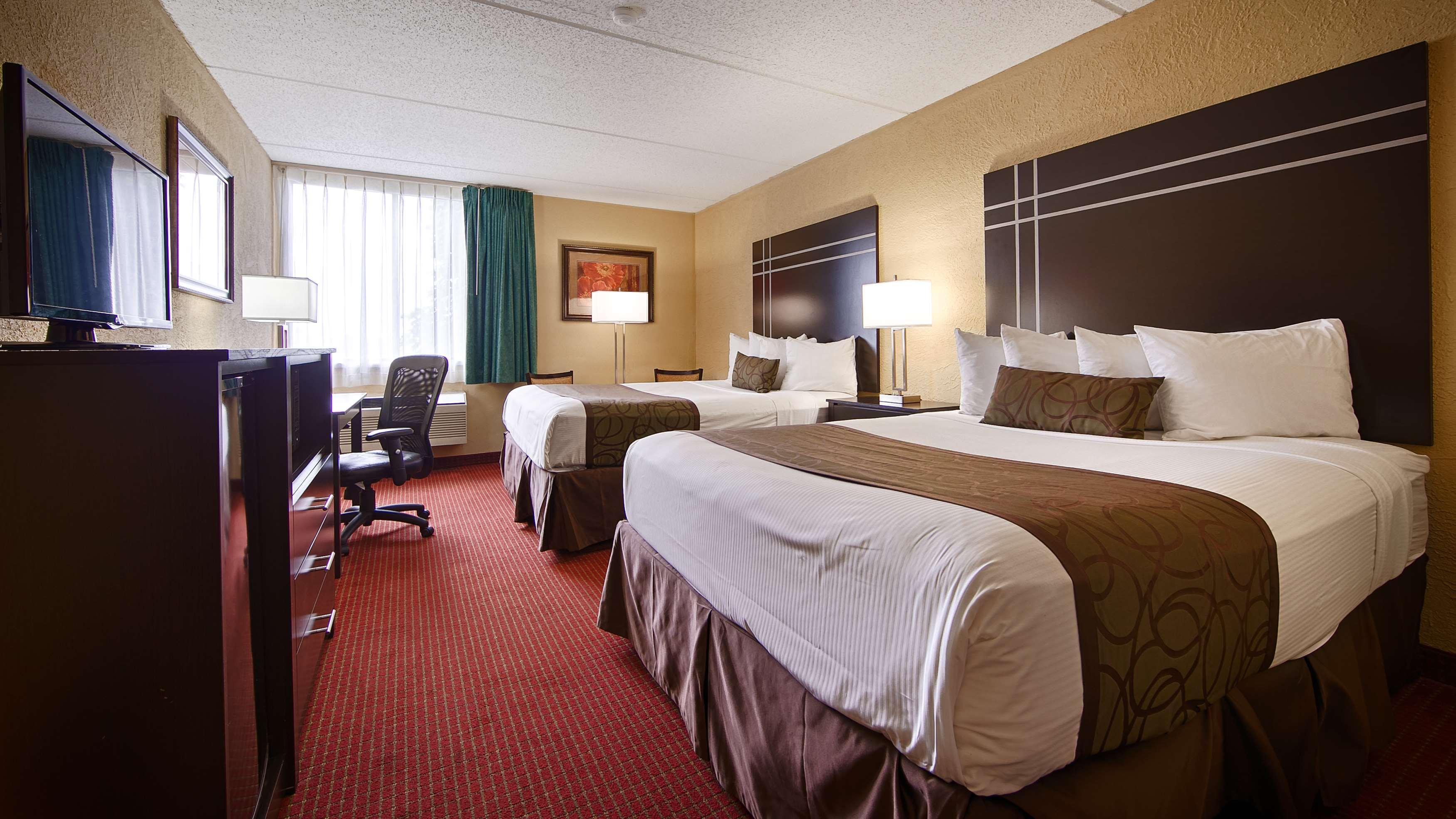 Best Western Waukesha Grand Pewaukee Exterior photo